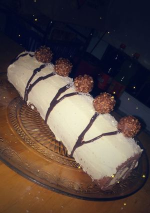 Une photo de Bûche nutella Ferrero Rocher