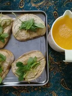 عکسی از دستور تست با همبرگر و آب میوه خانگی