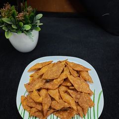 A picture of Diamond cut biscuits or Namakpara.