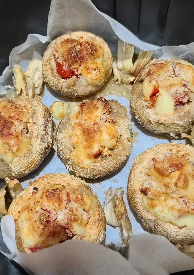 Una foto de Champiñones rellenos en freidora de aire