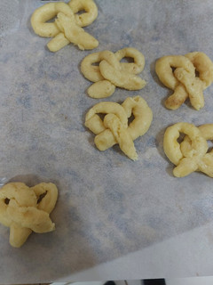 Una foto de Pretzels de queso keto