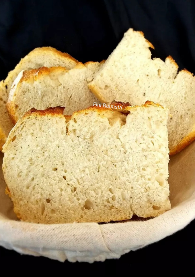 Una foto de Hogaza de pan de ajo con masa madre