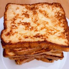 A picture of French toast.