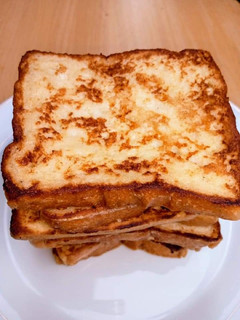 A picture of French toast.