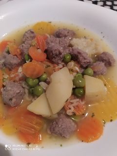 Májgombóc leves egyszerűen recept fotója