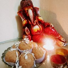 A picture of Besan ladoo.