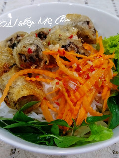 A picture of Bún chả giò đơn giản.
