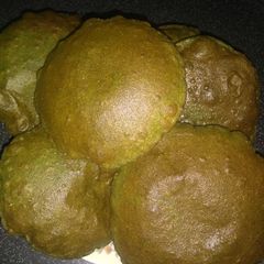 A picture of Palak puri.