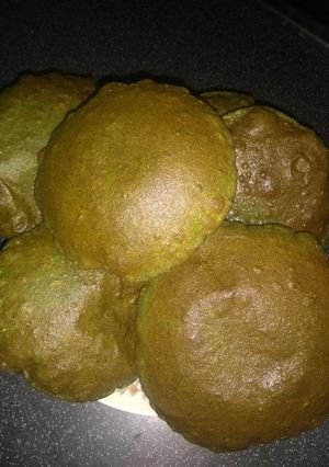 A picture of Palak puri.