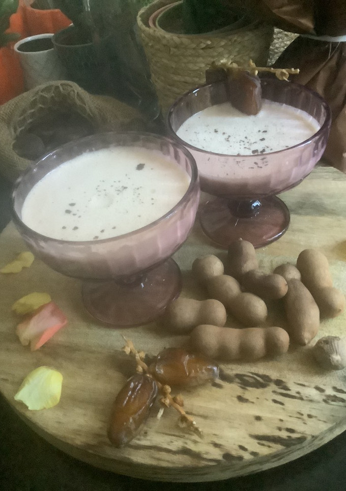 Une photo de Lait 🍶de poule 🐓 tamarin dattes 🥄🥛💃