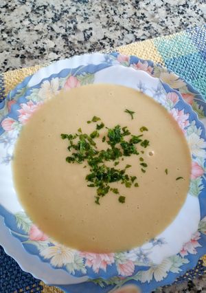 Una foto de Vichyssoise (crema de ajo porro y papas)