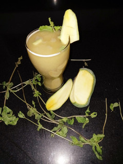 આમ પન્ના (Aam Panna Recipe In Gujarati) રેસીપી મુખ્ય ફોટો