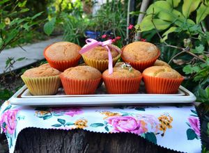 Una foto de Muffins de limón y crema, rellenos con mermelada de damasco💜