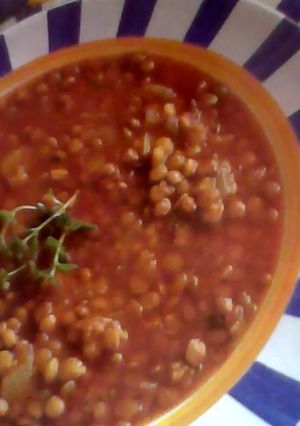 Una foto de Sopa de lentejas con tomate