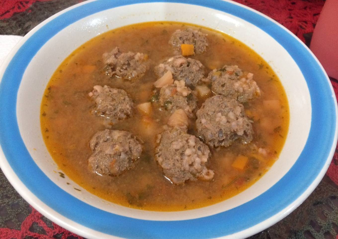 Albóndigas con caldo de tomate