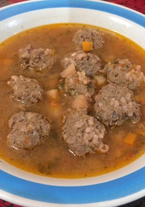 Una foto de Albóndigas con caldo de tomate