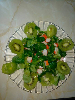 Una foto de Canonigos con kiwis