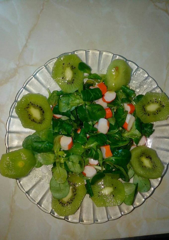 Una foto de Canonigos con kiwis
