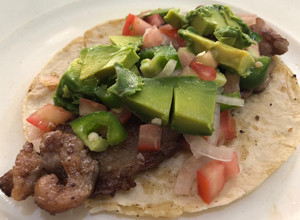 Una foto de Tacos de bistec rib eye sonorense