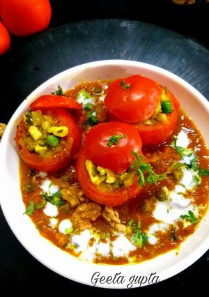 स्टफ्ड टोमेटो विद क्रंची वालनट (stuffed tomato with crunchy walnut recipe in Hindi) रेसिपी मुख्य फोटो