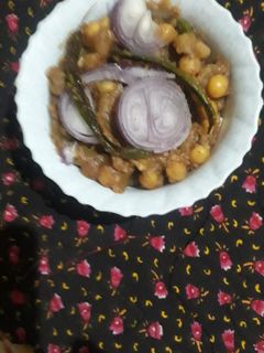 छोले चाट (chole chaat recipe in Hindi) रेसिपी मुख्य फोटो