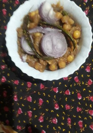 छोले चाट (chole chaat recipe in Hindi) रेसिपी मुख्य फोटो