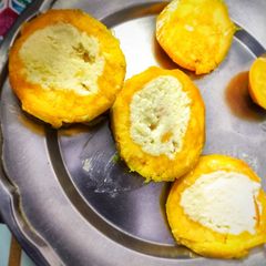 A picture of Mango kulfi.