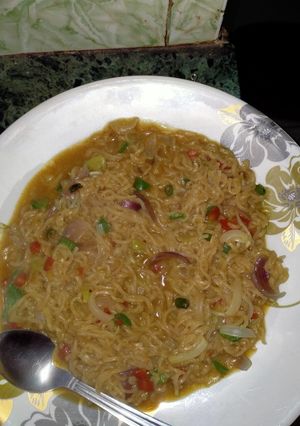 वेजिटेबल मैगी (vegetable maggi recipe in Hindi) रेसिपी मुख्य फोटो