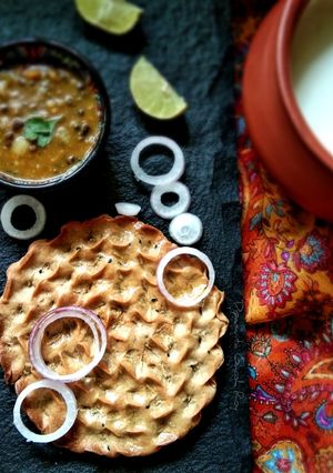 সনাতন রাজস্থানের খোবা রোটি (sonaton Rajasthaner khoba roti recipe in Bengali) রেসিপির প্রধান ছবি