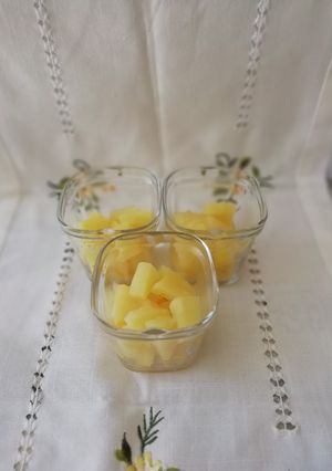Une photo de Verrine crème de citron, ananas et quatre quarts