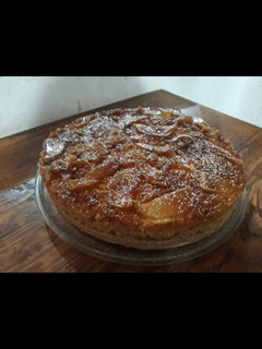 Una foto de Torta invertida de manzana❣