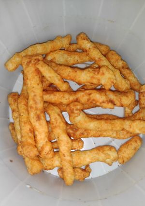 होम मेड कुरकुरे (homemade kurkure recipe in Hindi) रेसिपी मुख्य फोटो