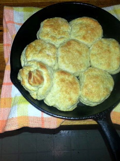 A picture of old fashion buttermilk biscuits.