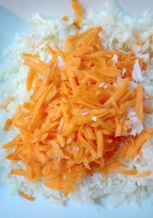 Una foto de Ensalada de repollo y zanahoria