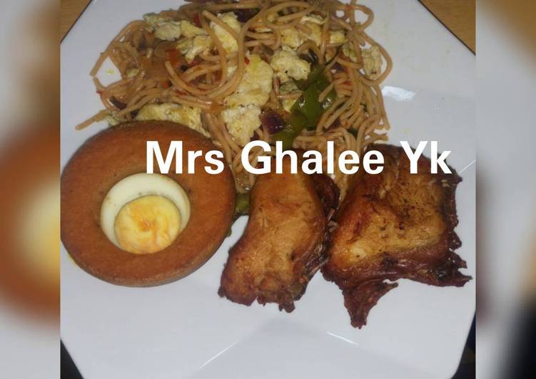 How to Make Ultimate Jollof sphagetti with moimoi and fried chicken