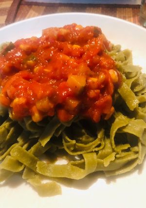 Una foto de Fetuccini de Algas con salsa de verduras