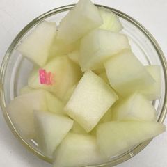A picture of Melon with lime juice.