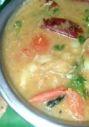 உருளைக்கிழங்கு குருமா (Urulaikilanku kuruma recipe in tamil) செய்முறை முக்கிய புகைப்படம்
