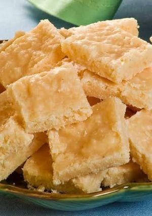 A picture of "Cocada" coconut candy.
