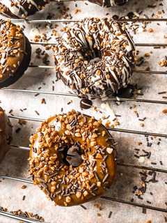 Una foto de Donuts con crema de cacahuete 🍩🥜