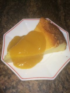 Una foto de Tarta de mascarpone con coulis de mango