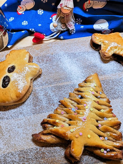 Karácsonyváró kakaós, kelt kalácsok recept fotója