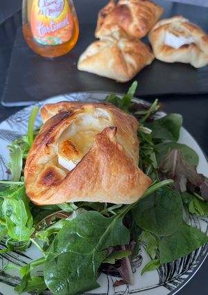 Une photo de Feuilleté chèvre miel