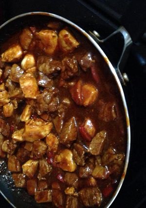 A picture of Beef Sirloin Tips And Chicken With Pepper Sauce.
