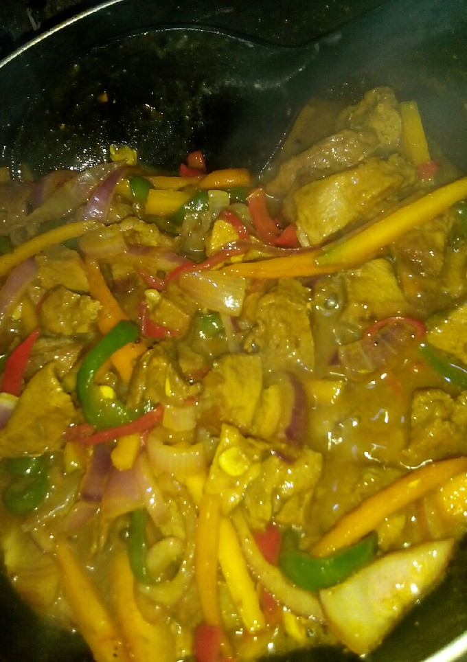 A picture of Curry beef souce.