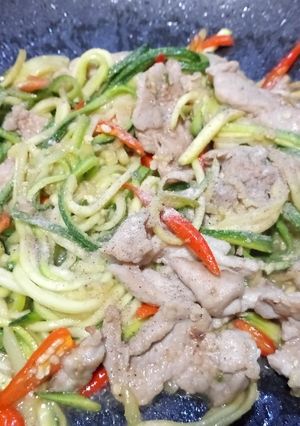 รูปของ ซูกินี่ผัดพริกกะปิ