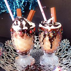 A picture of Dalgona Shake and KitKat Shake.