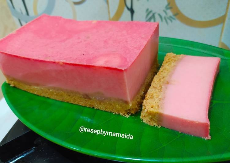 Langkah Mudah untuk Membuat Pudding Marie Strawberry Compound, Sempurna