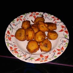 A picture of Aloo bonda.