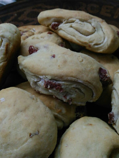 Una foto de Bizcochos de salame y queso con hojaldre express